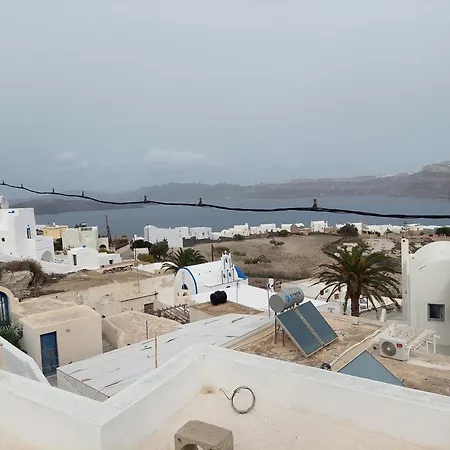 Akrotiri Cosy With Private Patio And Scenic View *