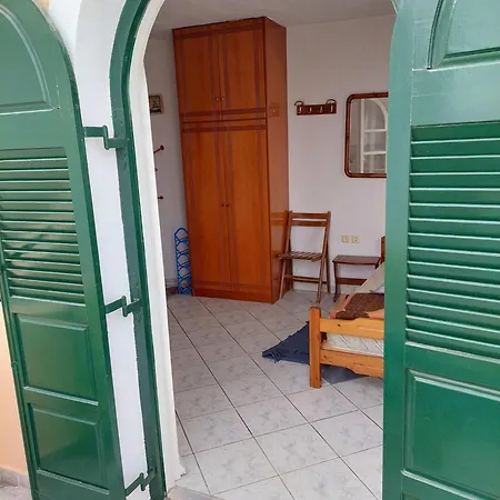 Akrotiri Cosy With Private Patio And Scenic View