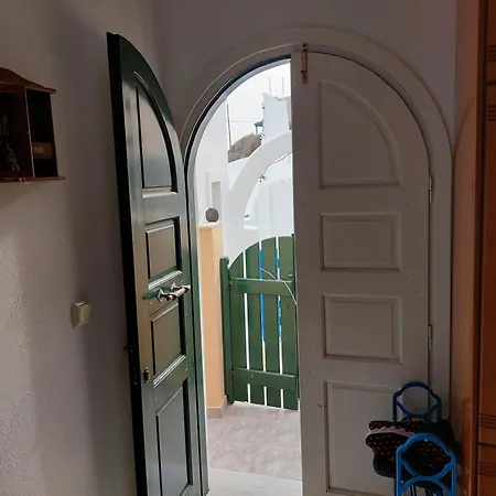 Akrotiri Cosy With Private Patio And Scenic View