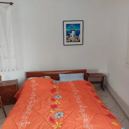 Akrotiri Cosy With Private Patio And Scenic View Apartamento